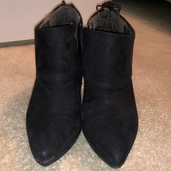 Black high heels - Picture 3 of 5